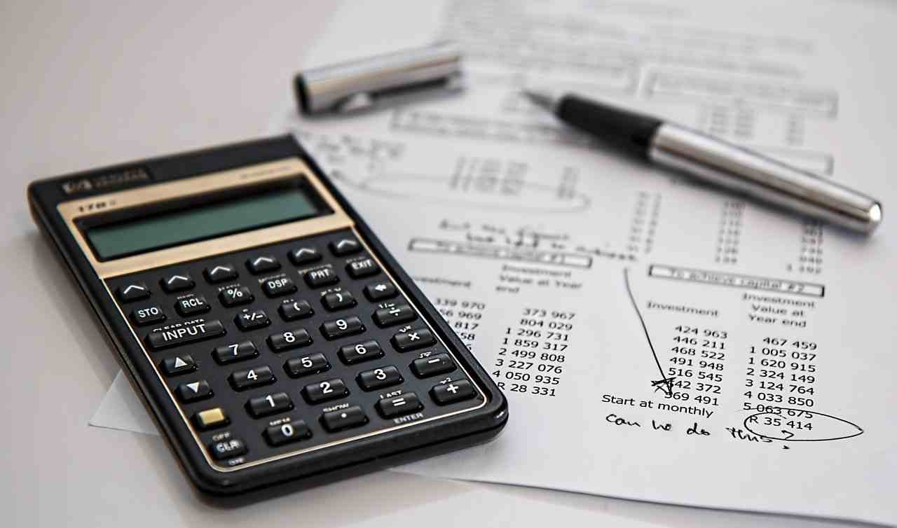 Why You Should Consider Being An Accountant Manyaxis